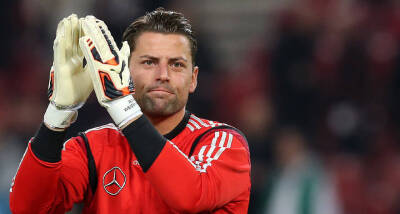 简介 魏登费勒（德国） 英文名:Roman Weidenfeller 生日:1980-8-6 身高:1.88 体重:85 位置:门将 比赛信息 国家队出场次数/进球数：1次/0进球 曾效力俱乐部：凯泽斯劳滕 本赛季俱乐部出场数：出场43次/0进球