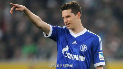 德拉克斯勒（德国） 英文名:Julian Draxler 生日:1993-9-20 身高:1.85 体重:74 位置:中场 比赛信息 国家队出场次数/进球数：11次/1进球 曾效力俱乐部：沙尔克04 本赛季俱乐部出场数：出场38次/6进球