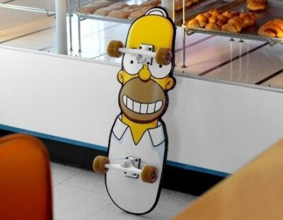 Simpson a skateboard