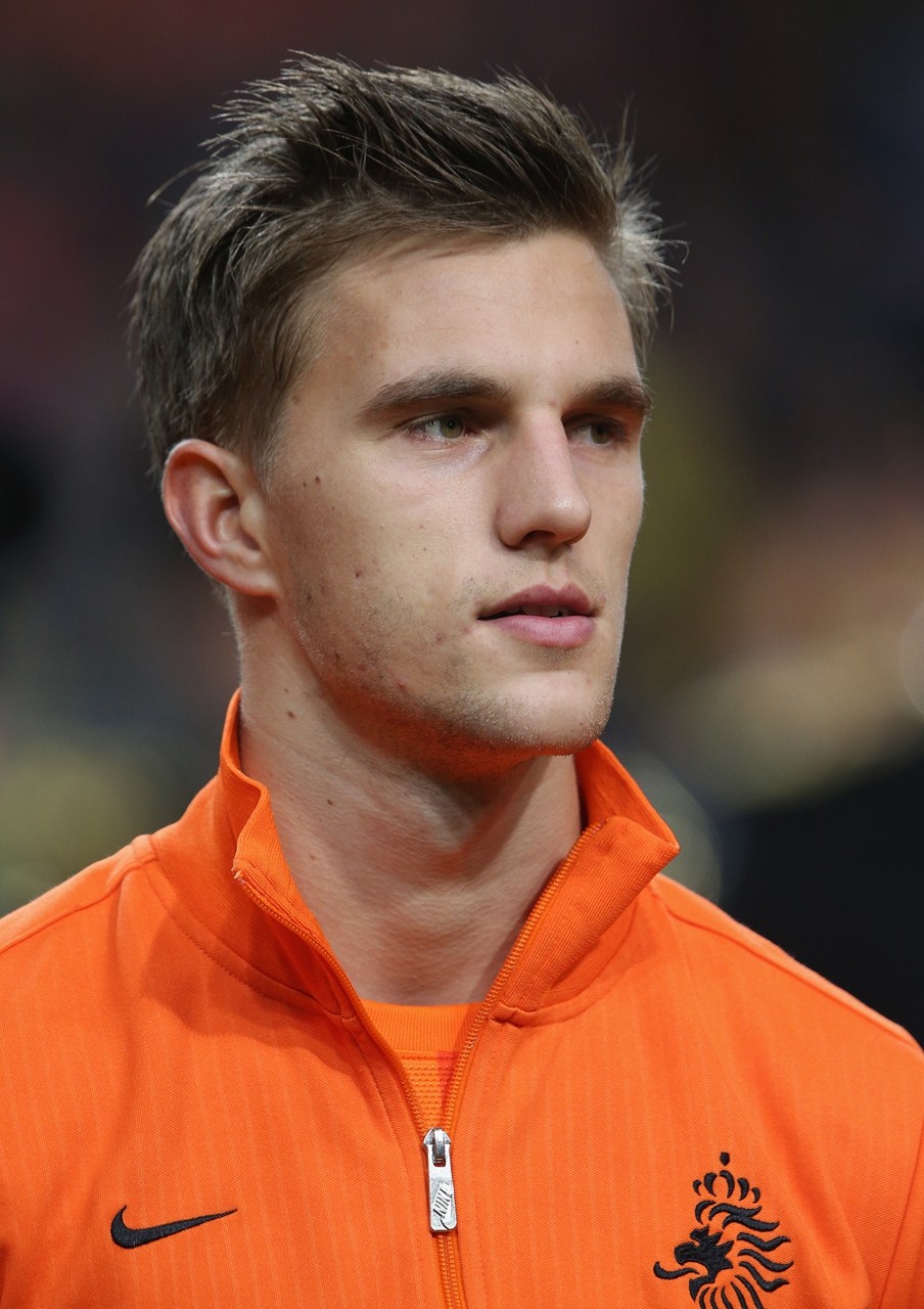 韦尔特曼（荷兰） 英文名:Joel Veltman 生日:1992-1-15 身高:1.83 体重:73 位置:后卫 比赛信息 国家队出场次数/进球数：1次/0进球 曾效力俱乐部：无 本赛季俱乐部出场数：出场37次/3进球