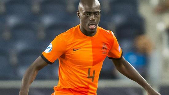 因迪（荷兰） 英文名:Bruno Martins Indi 生日:1992-2-8 身高:1.86 体重:76 位置:后卫 比赛信息 国家队出场次数/进球数：13次/2进球 曾效力俱乐部：无 本赛季俱乐部出场数：出场32次/3进球