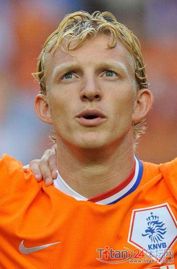 库伊特（荷兰） 英文名:Dirk Kuyt 生日:1980-7-22 身高:1.84 体重:84 位置:前锋 比赛信息 国家队出场次数/进球数：98次/24进球 曾效力俱乐部：乌德勒支、费耶诺德、利物浦、费内巴切 本赛季俱乐部出场数：出场37次/10进球