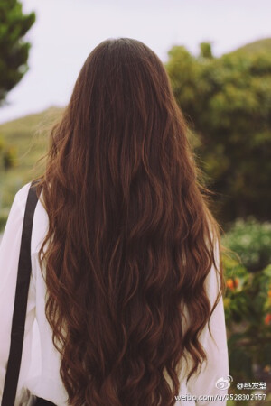 水波纹长卷发。 （想看美美的发型，请关注@热发型）