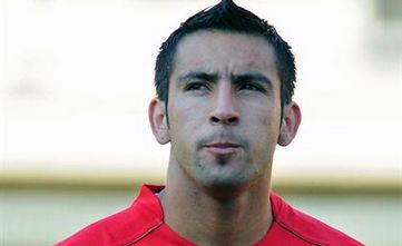 伊斯拉（智利） 英文名:Mauricio Isla 生日:1988-6-12 身高:1.77 体重:72 位置:后卫 比赛信息 国家队出场次数/进球数：44次/2进球 曾效力俱乐部：乌迪内斯 本赛季俱乐部出场数：出场27次/0进球