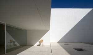 光影的效果 Guerrero House / Casa Guerrero 详见 http://www.campobaeza.com/