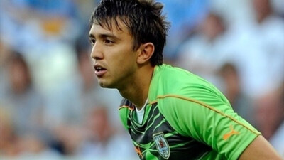 穆斯莱拉（乌拉圭） 英文名:Fernando Muslera 生日:1986-6-16 身高:1.9 体重:77 位置:门将 比赛信息 国家队出场次数/进球数：55次/0进球 曾效力俱乐部：拉齐奥 本赛季俱乐部出场数：出场39次/0进球