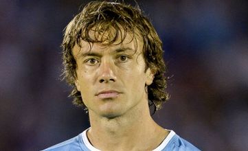 卢加诺（乌拉圭） 英文名:Diego Lugano 生日:1980-11-2 身高:1.88 体重:83 位置:后卫 比赛信息 国家队出场次数/进球数：91次/9进球 曾效力俱乐部：圣保罗、马拉加、巴黎圣日耳曼 本赛季俱乐部出场数：出场12次/1进球