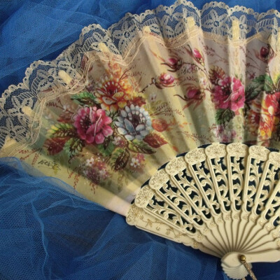 Vintage Ivory LACE Flowers ladies fan