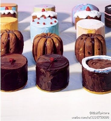 Wayne Thiebaud的食物绘画，光影交错中的蛋糕、芝士、冰激凌、水果、热狗、饮料、甜甜圈等无一不是色彩缤纷、引人入胜。这样的光线也总让人联想到夏日的骄阳，炎炎烈日中的美味，你心动了吗？