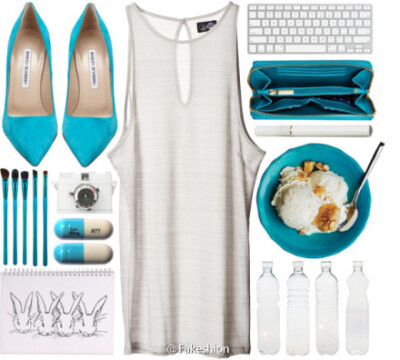 △无袖宽松裙 x 高跟鞋 x 手拿包（ ①裙子：WEEKDAY ②鞋子：Manolo Blahnik ③包包：Tory Burch）