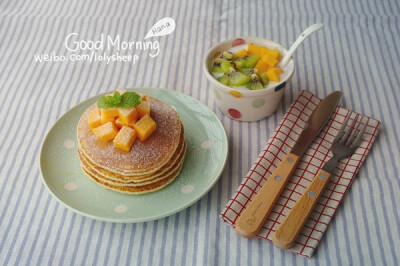 pancake+芒果，水果酸奶