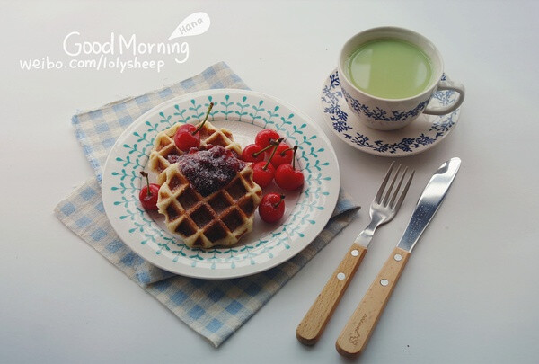 比利时waffle+酒味树莓果酱，樱桃，抹茶拿铁