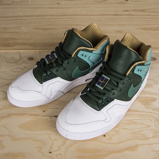 The Nike Air Tech Challenge II SP ”Wimbledon”