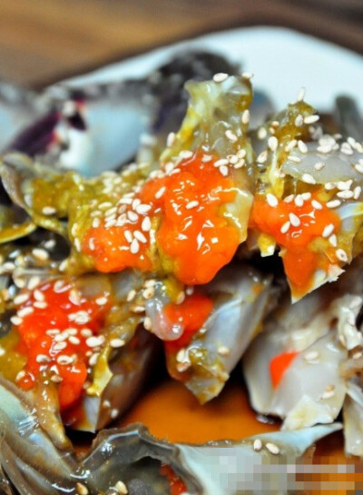  #韩国美食#小伙伴们都说天热了没胃口，今天为大家推荐30年传统酱油酱蟹和辣酱酱蟹专门店“민수라”。酱油酱蟹和辣酱酱蟹能吃两碗米饭真是名符其实的”米饭小偷”啊！地址：京畿道城南市盆唐区书岘洞83-10 1层（경기…