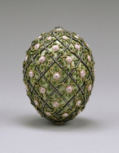 1907 Rose Trellis Egg