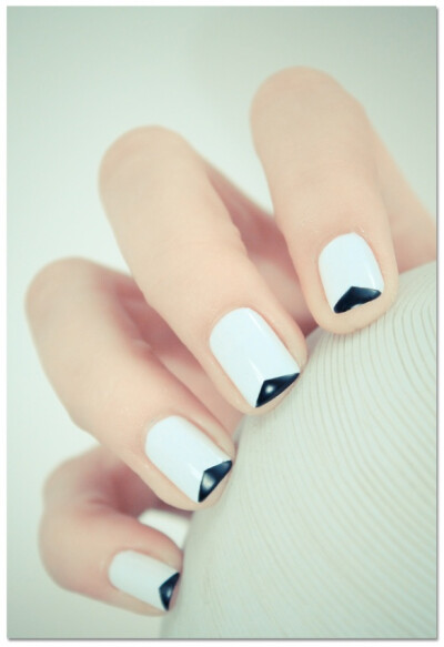 Nail art inspired by catwalk fashion week #french #black