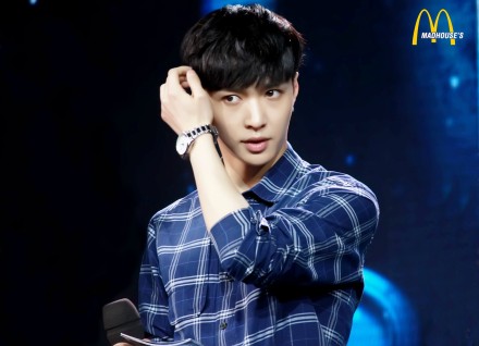 140621 榜中榜代班主持 #张艺兴 ##lay# #张艺兴挑战主持榜上榜# 张主播，我，璃莹殇·安洁莉娜·樱雪羽晗灵·血丽魑·魅·J·Q·安塔利亚·伤梦薰魅·海瑟薇·蔷薇玫瑰泪·羽灵·邪儿·凡多姆海威恩·夏影·琉璃舞·雅·蕾玥瑷雅·曦梦月·玥蓝·岚樱·紫蝶· 爱上你了！