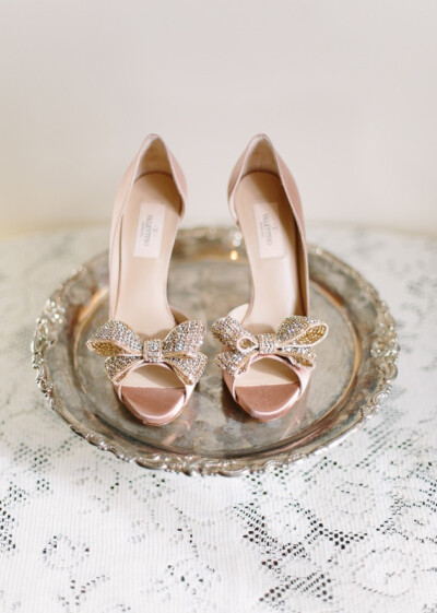 #水晶婚鞋# #金色婚鞋#水晶婚鞋 闪闪惹人爱，极致优雅 Bridal heeled-shoes。曦