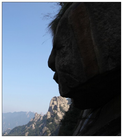 安徽额九华山 佛陀石，上面长头发了。。。 图片由重庆旅行社www.ytszg.com提供