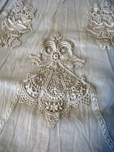 Lace motif white on white