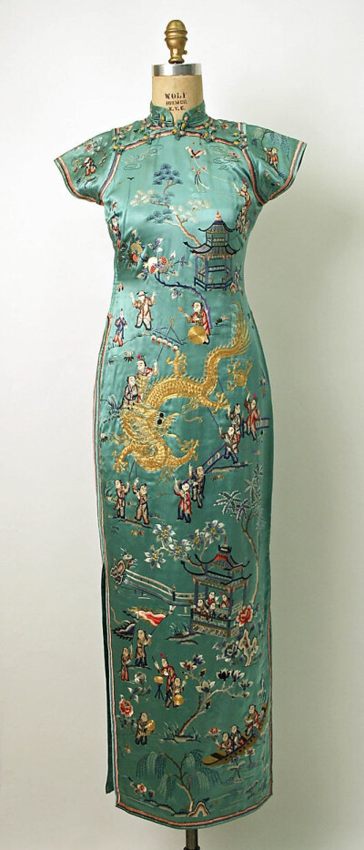 Dress (qipao/cheongsam) 1932 China The modern qipao (or cheongsam in Cantonese) was developed in Shanghai in the mid-1920s. The modern qipao, in contrast to the original loose-fitting qipao, was much …