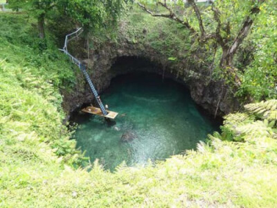 萨摩亚——苏阿海沟(To Sua Ocean Trench) 图片由重庆旅行社www.ytszg.com提供