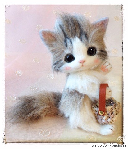 *** ☆creamy☆ハンドメイド テディ風猫ちゃん(大) 羊毛フェルト：羊毛やアルパカ等の素材を使って、テディ風の猫ちゃんを作りました。高さ18cm （足先から耳の先まで）・長さ17cm（つま先からピンと伸ばした尻尾の先まで）【handmade by:creamy】#DIY手作##羊毛毡##甜美##呆萌##魔法系##花猫酱#