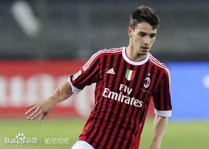 德希利奥（意大利） 英文名:Mattia De Sciglio 生日:1992-10-20 身高:1.79 体重:74 位置:后卫 比赛信息 国家队出场次数/进球数：10次/0进球 曾效力俱乐部：AC米兰2队 本赛季俱乐部出场数：出场21次/0进球 现役俱乐部:AC米兰