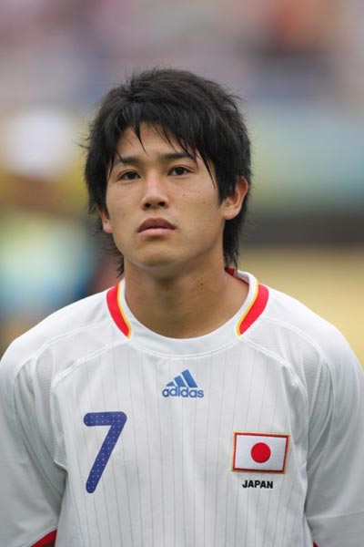 内田笃人（日本） 英文名:Atsuto Uchida 生日:1988-3-27 身高:1.76 体重:62 位置:后卫 比赛信息 国家队出场次数/进球数：66次/2进球 曾效力俱乐部：鹿岛鹿角 本赛季俱乐部出场数：出场27次/1进球 现役俱乐部:沙尔克04