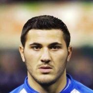 简介 科拉西纳奇（波黑） 英文名:Sead Kolasinac 生日:1993-6-20 身高:1.83 体重:82 位置:后卫 比赛信息 现役俱乐部:沙尔克04