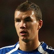 哲科（波黑） 英文名:Edin Dzeko 生日:1986-3-17 身高:1.92 体重:80 位置:前锋 比赛信息 现役俱乐部:曼城