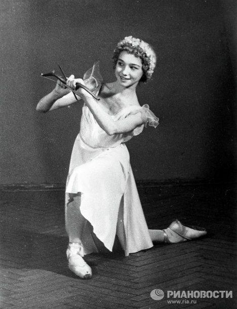 Ballerina Ekaterina Maximova, a student of the fourth grade, as Amurchik Ludwig Minkus ballet &amp;quot;Don Quixote&amp;quot;.