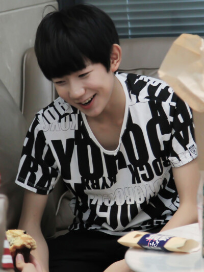 TFBOYS王源 wangyuan 519重庆飞长沙 cr-TTTing__ 微笑 暖男