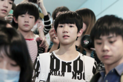 TFBOYS王源 519重庆飞长沙03 cr-TTTing__ 微笑 暖男 wangyuan