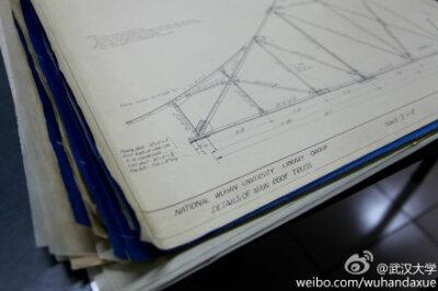 【117张图纸 国家一级文物】1929年由美国人设计的武大建校图纸，近日经湖北省文物管理部门鉴定，被确定为国家一级文物。武大早期建筑群建成于上世纪30年代，是中国高校建筑史上从未有过的浩大工程，由李四光等众多知…