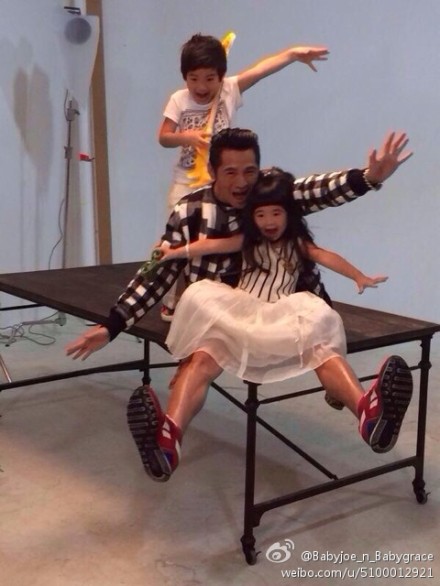 姐姐的腿好長哦。。。O(∩_∩)O哈哈~