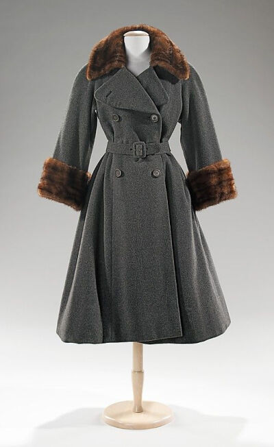 Coat Norman Norell (American, Noblesville, Indiana 1900–1972 New York) Manufacturer: Traina-Norell (American, founded 1941) Date: ca. 1955 Culture: American Medium: wool, fur Dimensions: Length at CB…