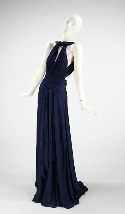 Evening dress Halston (American, Des Moines, Iowa 1932–1990 San Francisco, California) Date: ca. 1972 Culture: American Medium: silk Dimensions: Length at CB: 46 1/2 in. (118.1 cm)