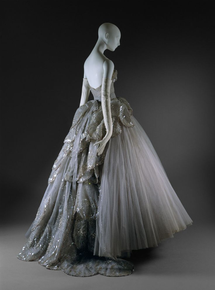 Christian Dior (French, 1905-1957). “Venus” Evening Gown, fall/winter 1949-50. The Metropolitan Museum of Art, New York.