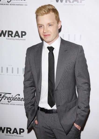 Noel Fisher . Mickey这张真干净啊