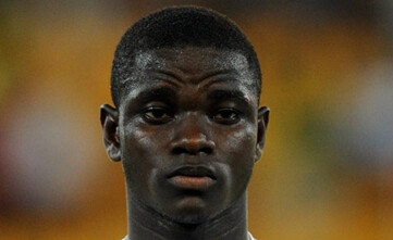 门萨（加纳） 英文名:Jonathan Mensah 生日:1990-7-13 身高:1.82 体重:83 位置:后卫 比赛信息 国家队出场次数/进球数：26次/0进球 曾效力俱乐部：格拉纳达 本赛季俱乐部出场数：出场26次/1进球 现役俱乐部:埃维昂