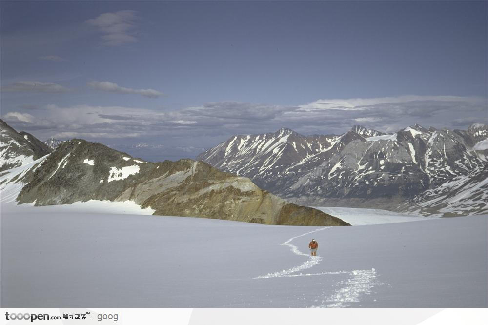 正在化雪的山峰