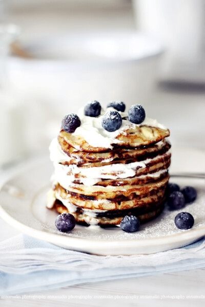 blueberry pancakes - I love this kind of food photography : the light, the contrast, the pops of color, the shallow depth of field.