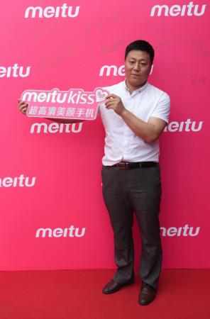 美图秀秀Meitu Kiss手机发布会 创新工场任董事长兼首席执行官李开复，知名天使投资人、UT斯达康创始人薛蛮子，新东方教育科技集团创始人之一和董事、真格天使投资基金创立人徐小平等人到场参加了发布会