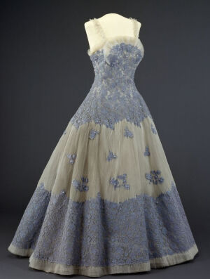 ~Evening dress, 1955~   From the DIGITALT MUSEUM