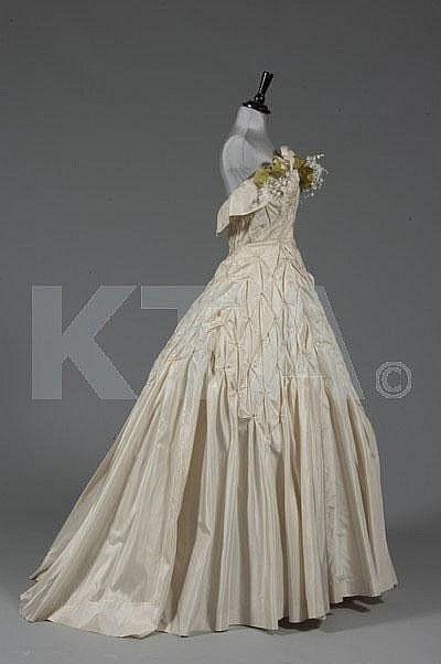 ~A Serge Kogan couture ivory taffeta~