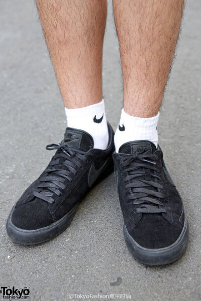 #原宿街拍# Imai, 19岁，学生，搭配：Air Jordan Tank, Comme des Garcons x Nike Sneakers &amp;amp; Robert Geller http://t.cn/RvBGZGj