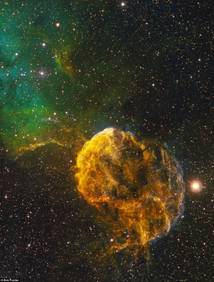 水母星云（Jellyfish Nebula）