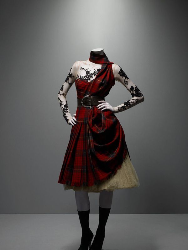 Alexander,McQueen,时尚教父作品。更多详情，请点击该图片查看更多精彩内容：http://stm.huanq.com/album.php?action=show&amp;amp;id=922