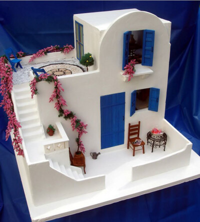 Greek villa dollshouse.